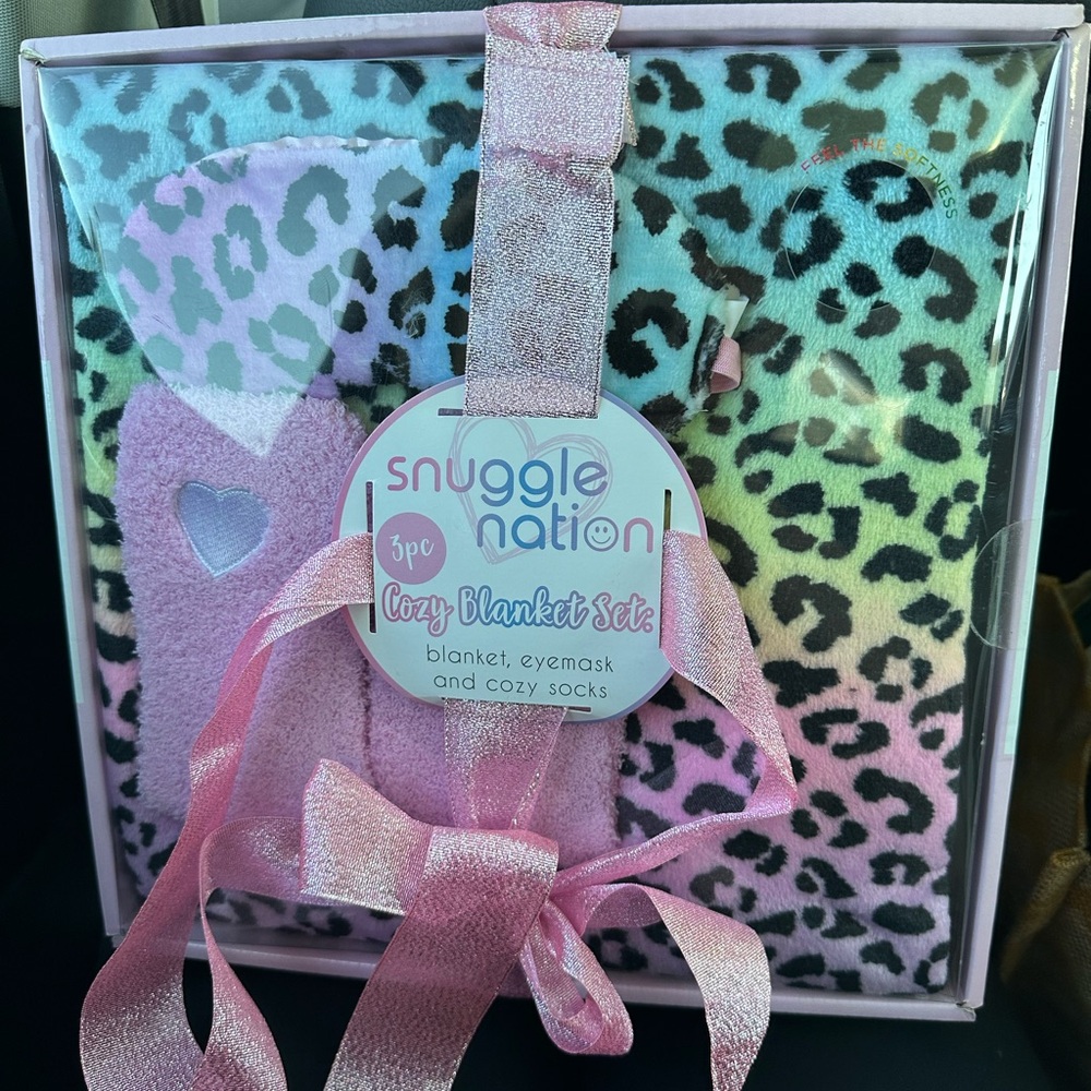 Snuggle Nation Cozy Blanket Set